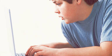 Bub drohte, Bruder zu erstechen