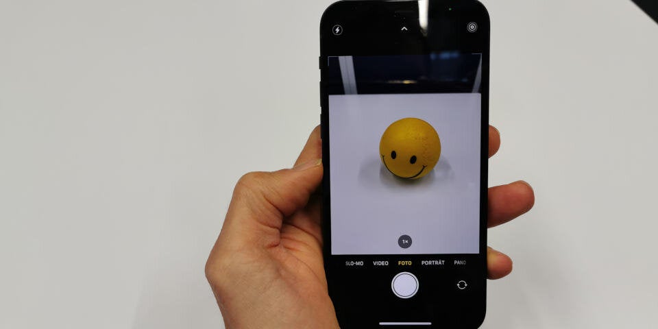 Brandneues iPhone 12 im oe24-Kurztest