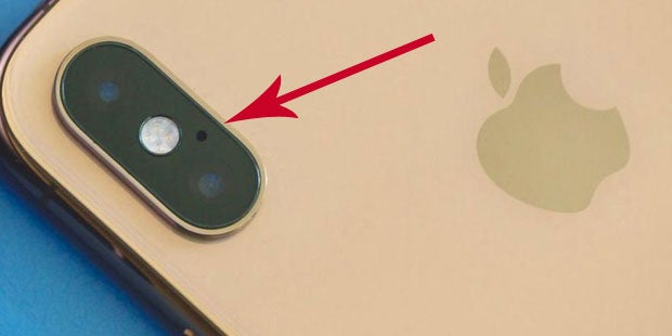 Dazu dient das Loch neben der iPhone-Kamera