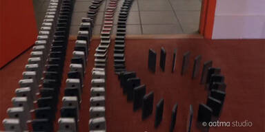 Geniales Video: Domino mit 10.000 iPhone 5