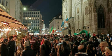 Freudenfeiern nach Tod Khameneis in Wien