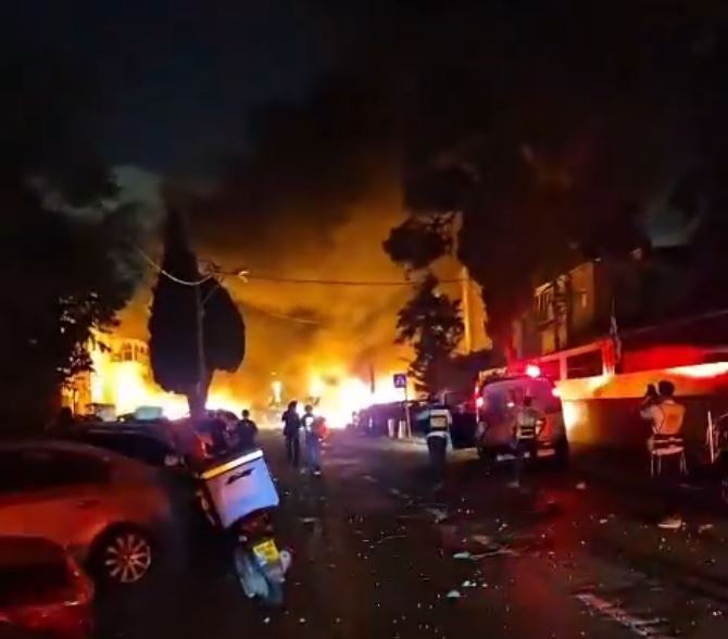 Feuer nach Einschlag in Haifa
