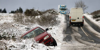 Winterstürme legen England und Irland lahm