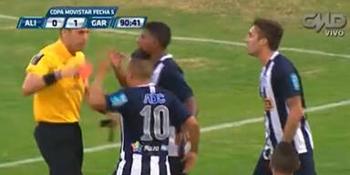 Schiri zeigt viermal Rot in drei Minuten