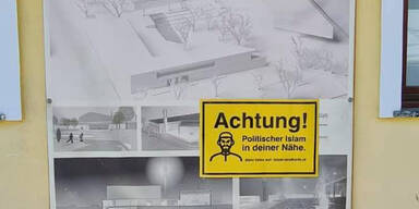 "Warnschild" vor Moschee: Verd&auml;chtige ausgeforscht