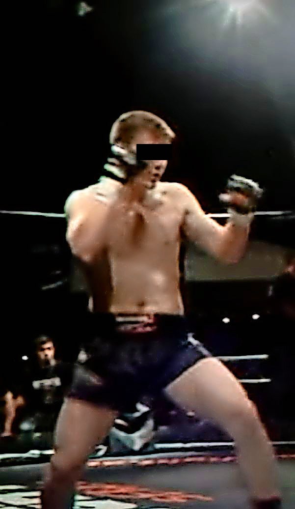 84 Kilo Kampfgewicht – gesuchter Tschetschene beim Cagefight.