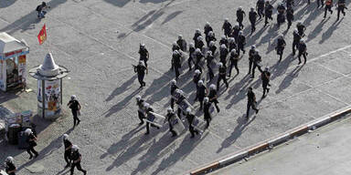 Spezialeinheiten rücken auf Taksim-Platz vor