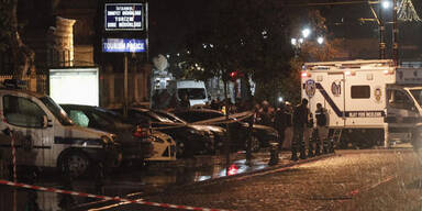 Frau sprengt sich auf Wachstube in die Luft