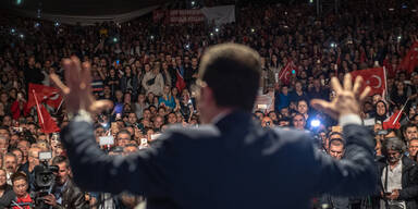"Das ist Verrat": W&uuml;tende Proteste in Istanbul