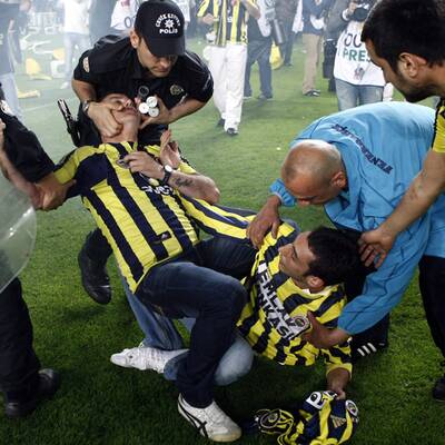 Fenerbahce-Fans legten sich mit Polizei an 