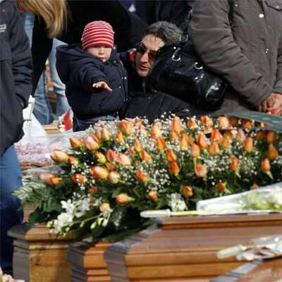 Beerdigung der Erdbebenopfer