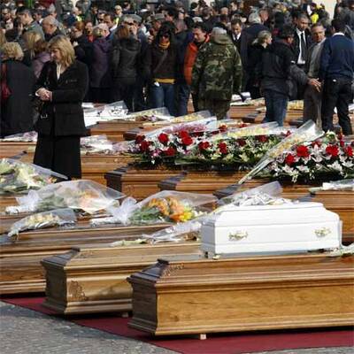 Beerdigung der Erdbebenopfer