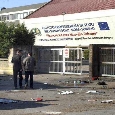 Bombe vor Schule in Italien explodiert