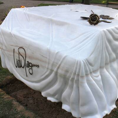 Erste Fotos von Udos Ehrengrab