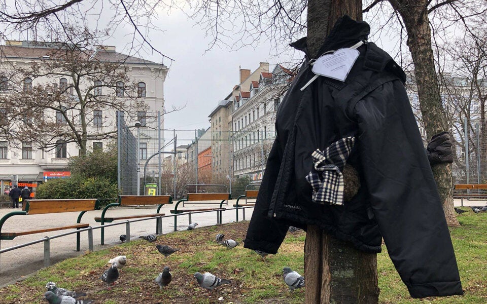 So helfen Jacken an Bäumen auch in Wien