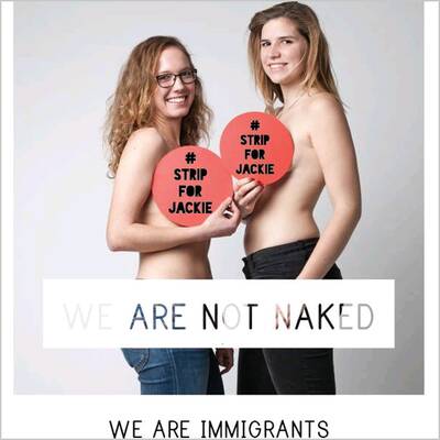 Nackte Solidarität für sexy Jackie