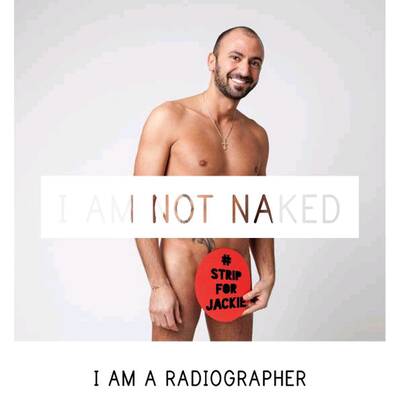 Nackte Solidarität für sexy Jackie