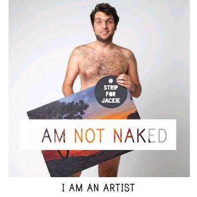 Nackte Solidarität für sexy Jackie