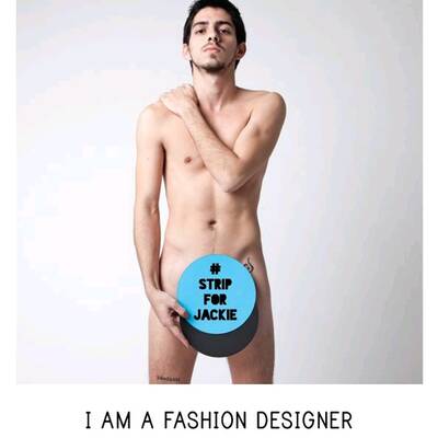 Nackte Solidarität für sexy Jackie