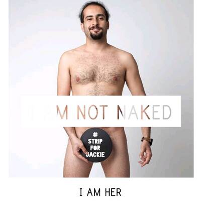 Nackte Solidarität für sexy Jackie