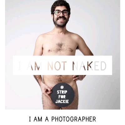 Nackte Solidarität für sexy Jackie