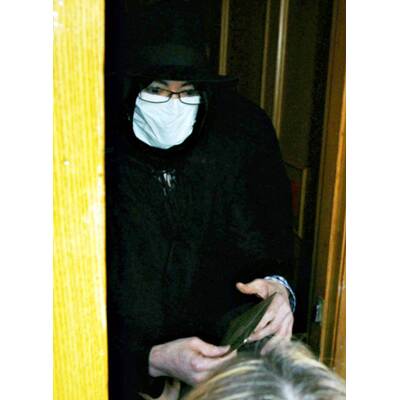 Michael Jackson verhüllt in Krankenhaus