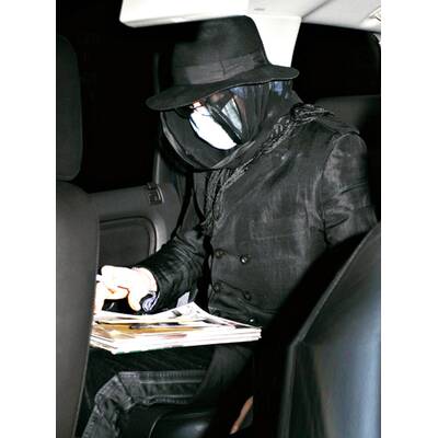 Michael Jackson verhüllt in Krankenhaus