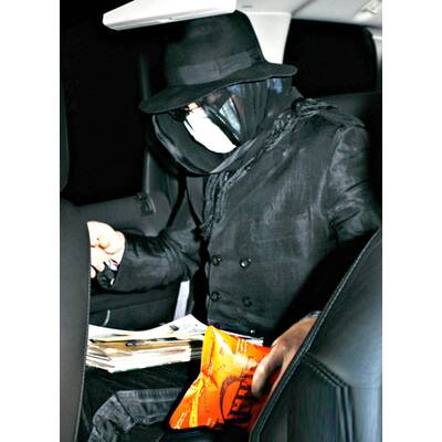 Michael Jackson verhüllt in Krankenhaus