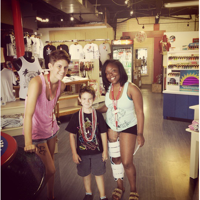 6-jähriger Waise sammelt Lächeln