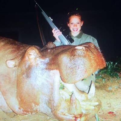 Sexy Jägerin sorgt für Empörung