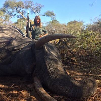 Sexy Jägerin sorgt für Empörung