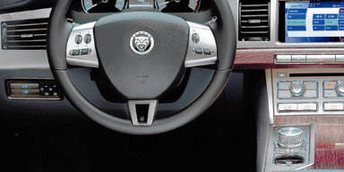 Edle Sportlimousine mit Show-Effekten