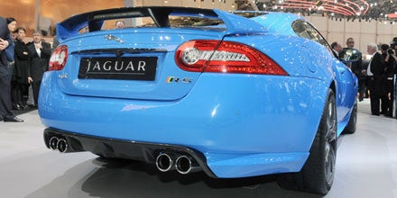 Jaguar XKR-S leistet brachiale 550 PS