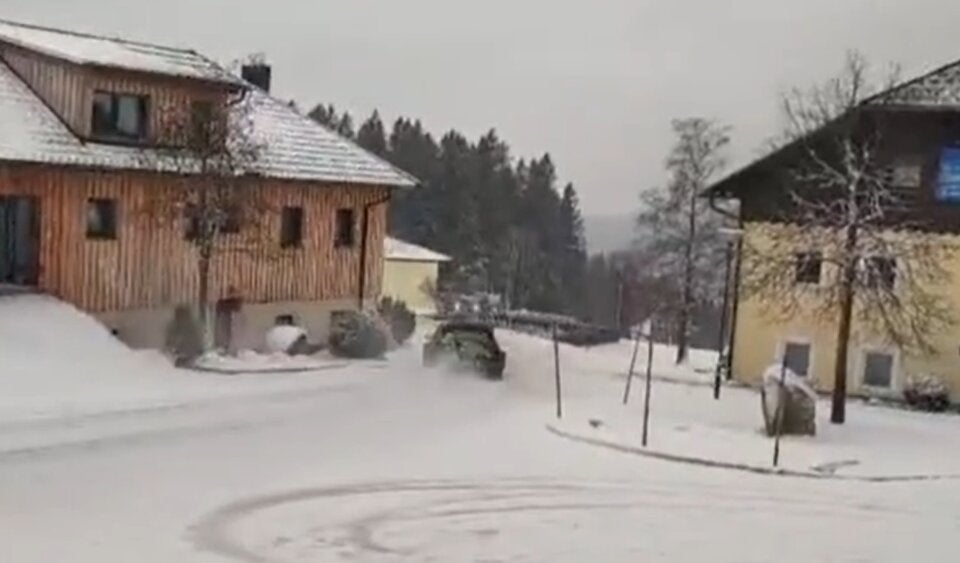 Jännerrallye: Auto landete in Löschteich