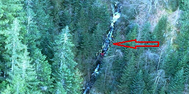 Jeep stürzt 250 Meter in die Tiefe - 1 Toter 