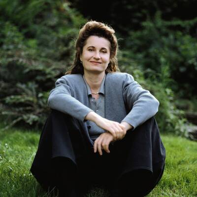 Rihanna - Queen of Downloads