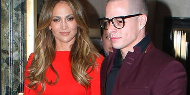 Jennifer Lopez. Casper Smart