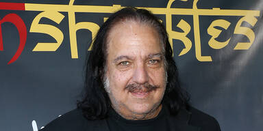 Pornostar missbrauchte minderj&auml;hriges M&auml;dchen (15)