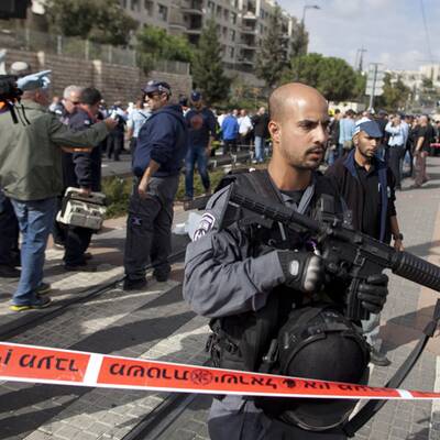 Ein Autofahrer raste in die Menge.