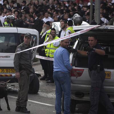 Ein Autofahrer raste in die Menge.