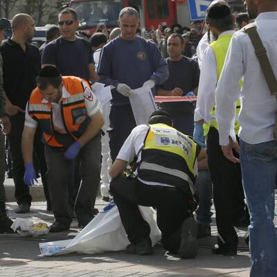 Ein Autofahrer raste in die Menge.