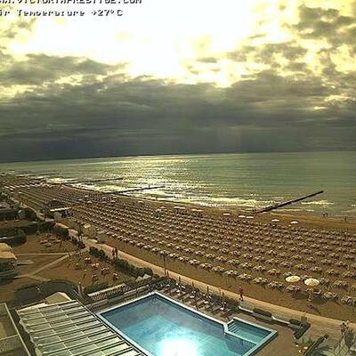 Gewaltige Gewitterwolken über Adria