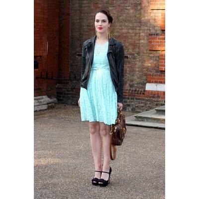 So kombiniert man Lederjacken im Sommer