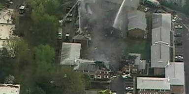 US-Kampfjet stürzt in Wohngebiet 