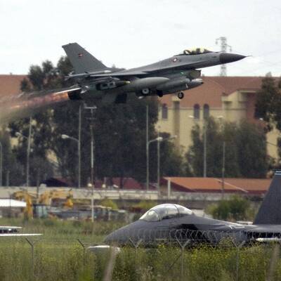 Jets und Flugzeugträger im Einsatz