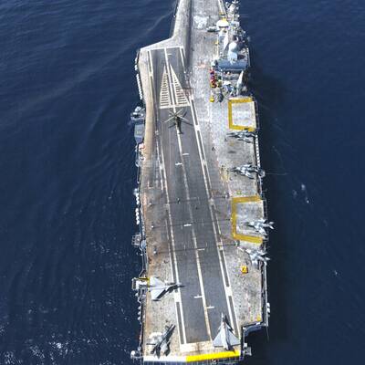 Jets und Flugzeugträger im Einsatz