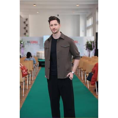 9593E6F2-0FD2-43AA-B0F5-DE22FF8C63CC