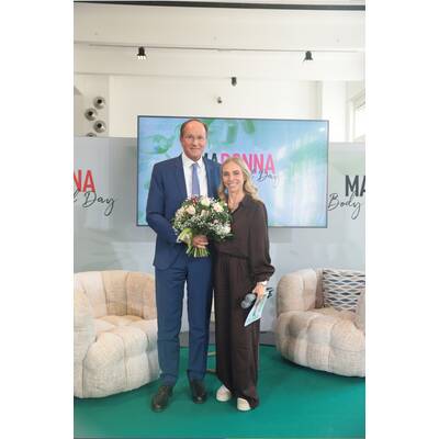 9593E6F2-0FD2-43AA-B0F5-DE22FF8C63CC