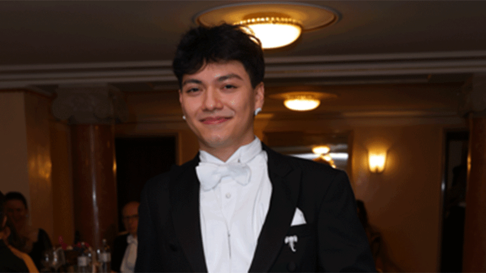 Opernball-Hack: JJs kecker Spritzer-Trick - SO verbringt er seine Nacht Kép