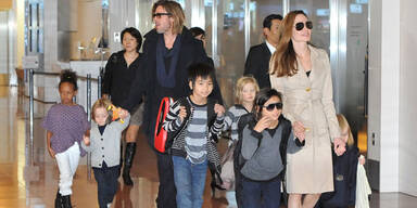 Angelina Jolie, Brad Pitt, Maddox, Pax, Zaharah, Shiloh, Knox und Vivienne